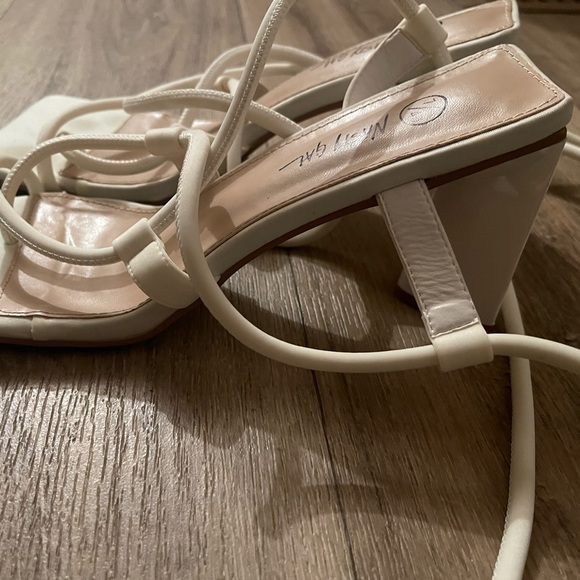 NASTY GAL square toed lace up chunky heels - Picture 2 of 4